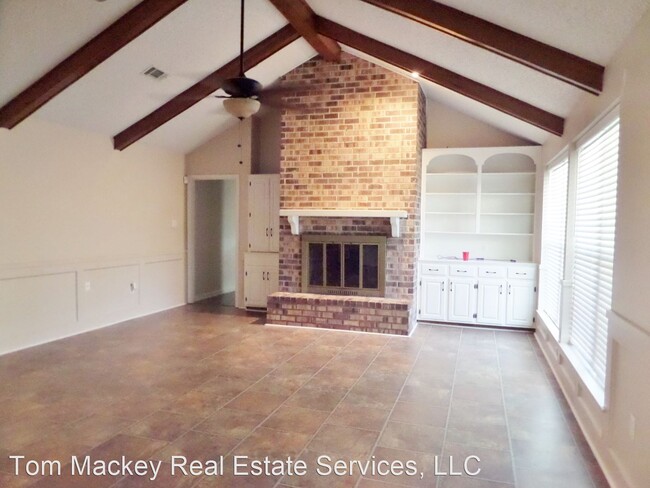 Foto del edificio - 15859 Malvern Hill Ave