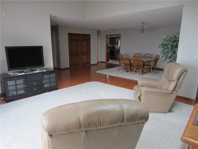 Foto del edificio - 3304 Baer Beach Rd