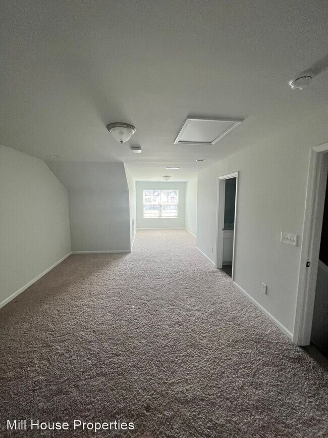 Building Photo - 3 br, 3.5 bath House - 524 Catalina Grande...