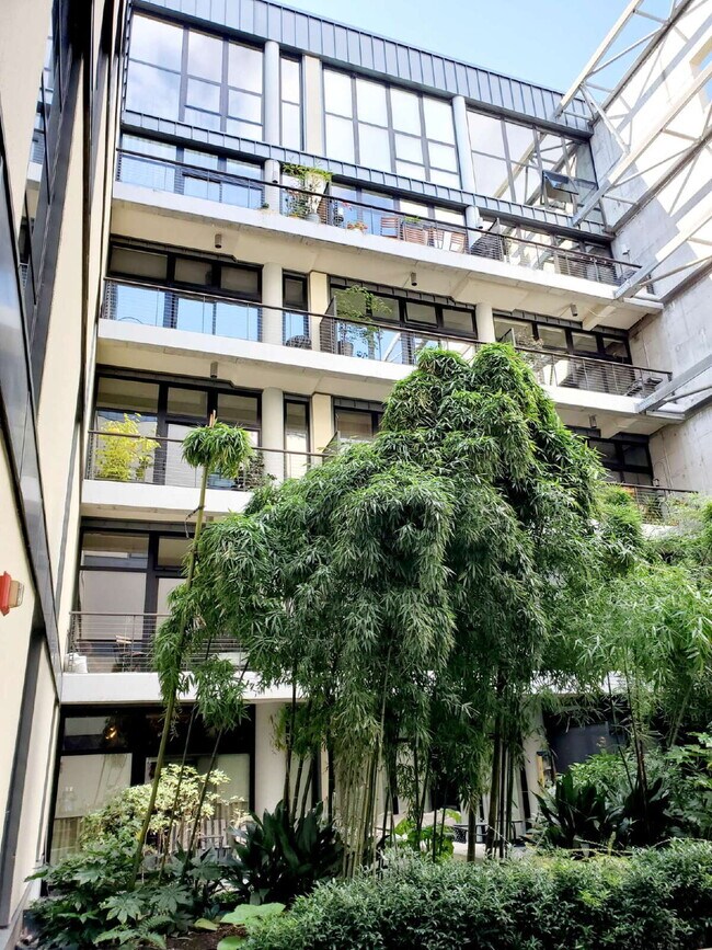 Foto del edificio - 1400 NW Irving St