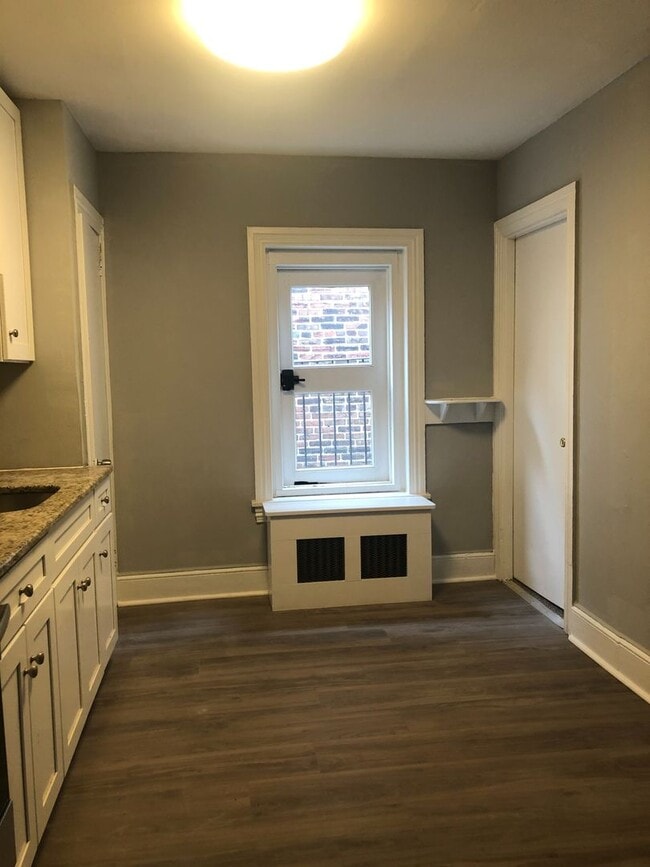 Building Photo - 249 Church St