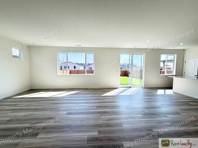 Foto del edificio - 17056 127th St E