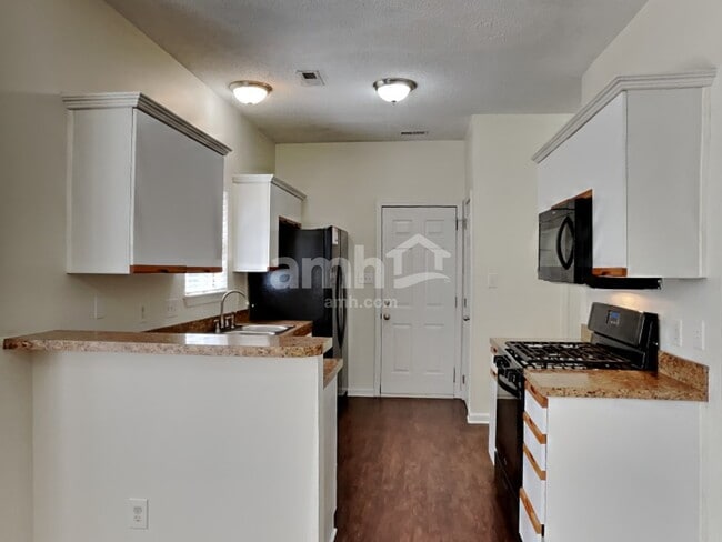 Foto del edificio - 1617 Oak Knoll Ln