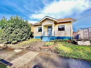 Building Photo - 4728 NE 27th Ave