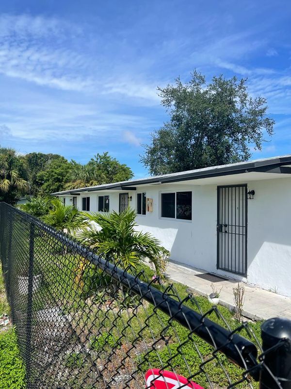Primary Photo - 645 NW 64th St