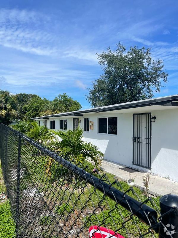 Building Photo - 645 NW 64th St