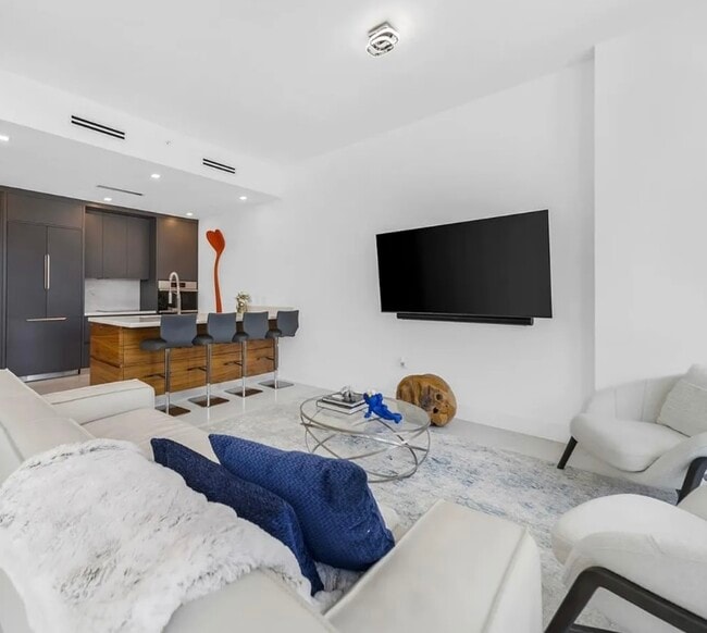 Building Photo - 200 Biscayne Boulevard Way