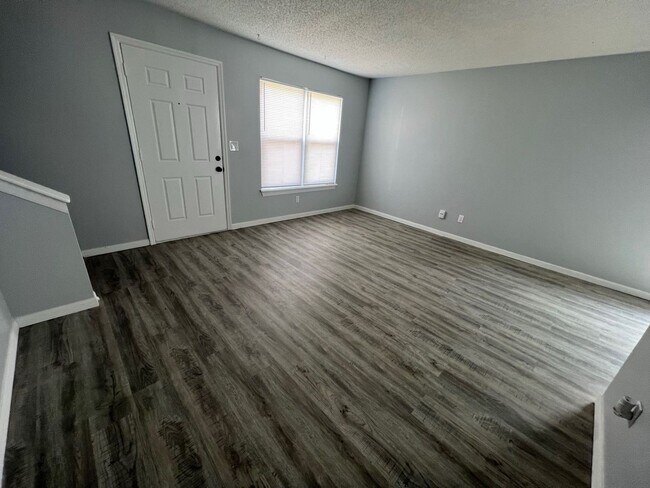 Building Photo - Parkville Living! Updated 2 Bed, 1 Bath with 1-Car Garage