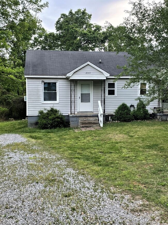 Building Photo - 203 Sunset Ct
