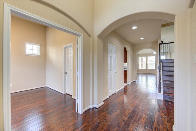 Foto del edificio - 6907 Stevenson Dr