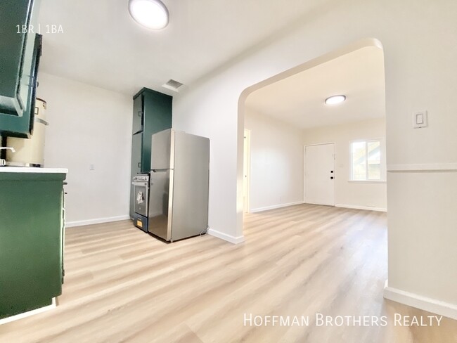 Building Photo - 821 Maple St Santa Monica CA 90405