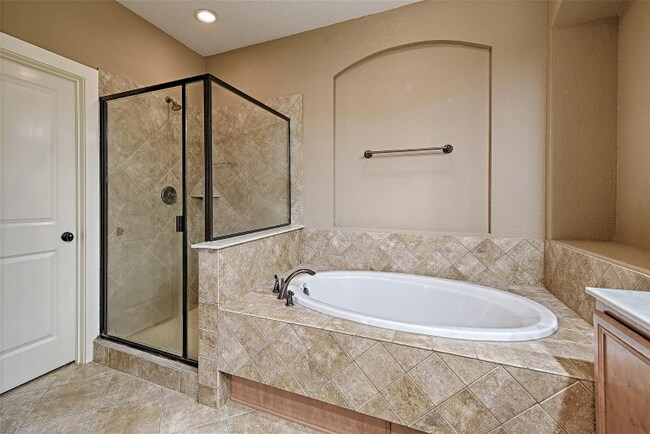 Foto del edificio - 1605 Brook Glen Dr