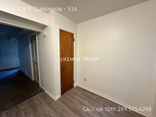 Foto del edificio - 516-518 N Clarendon-516