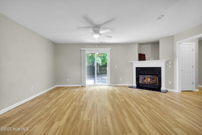 Foto del edificio - 124 Crooked Run Dr