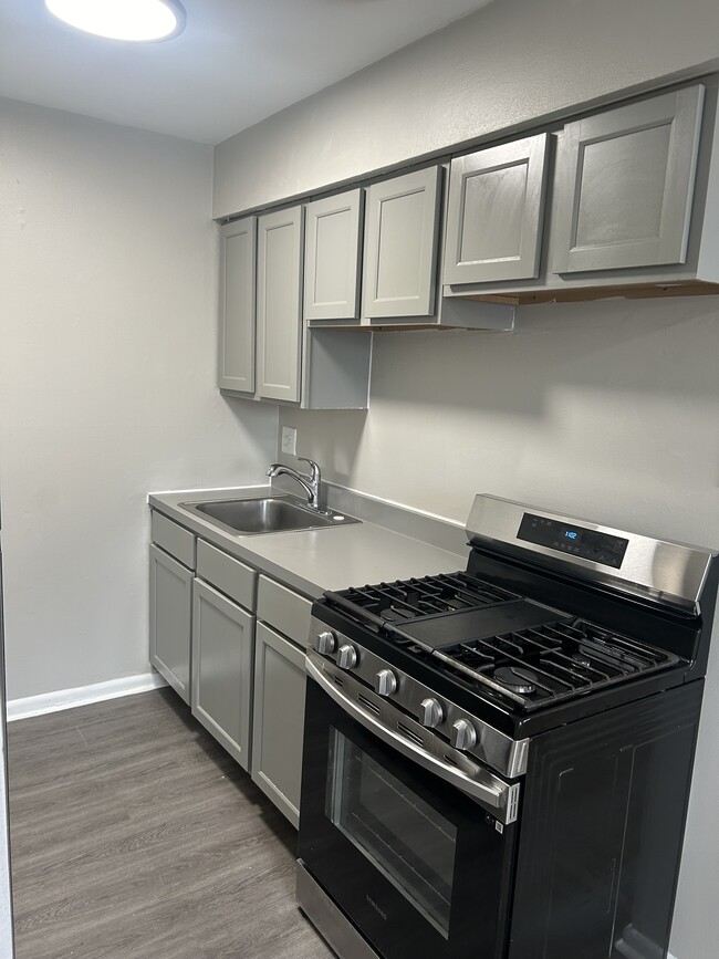 Building Photo - Weymouth Court Apartments