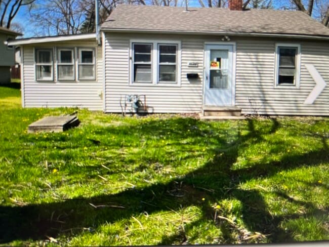 Building Photo - 2122 Sprucewood Ave