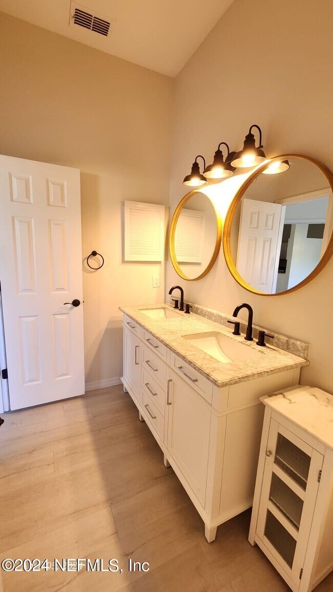 Building Photo - 10150 Belle Rive Blvd