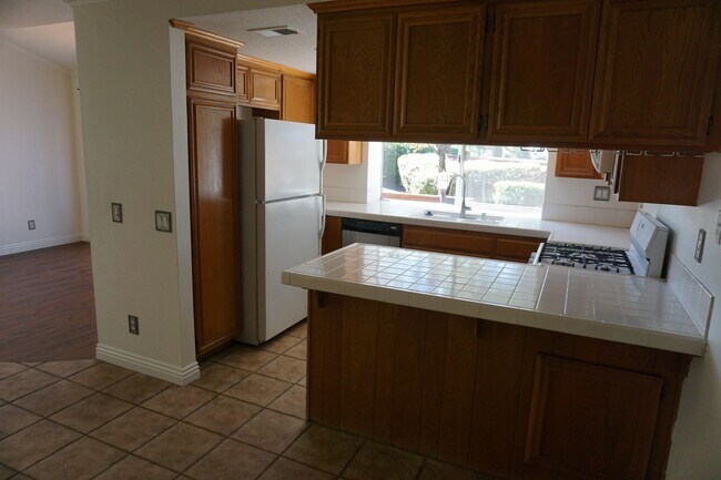 Building Photo - 3 bed 2.5 bath Corona home with 2 car garage for Lease