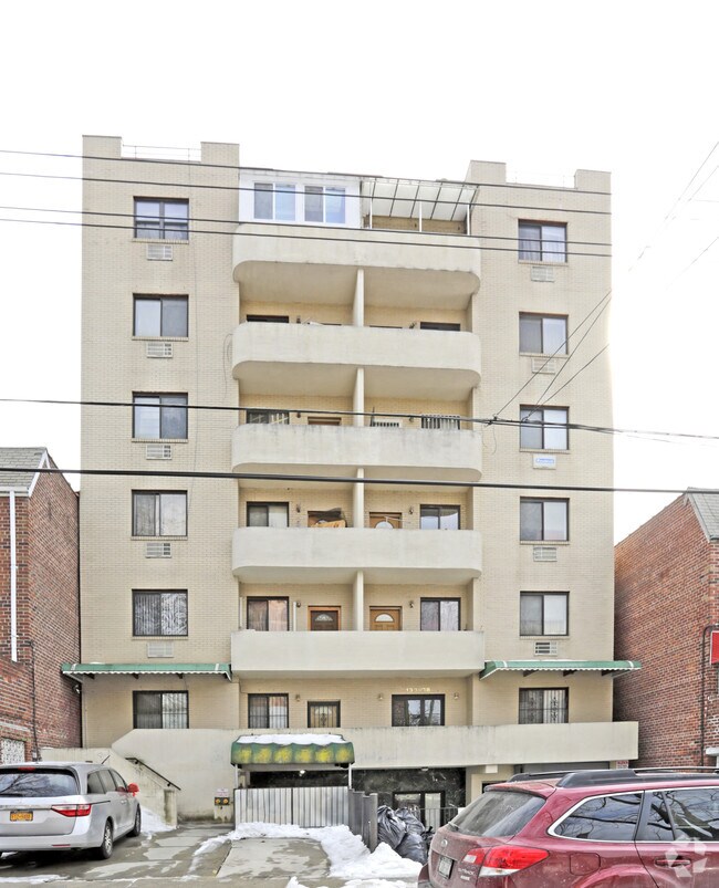 Building Photo - 13338 Avery Ave