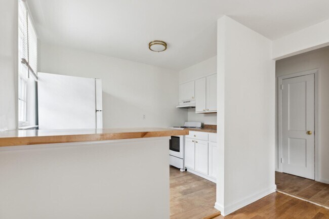 Photo - 2325 Haverford Rd Apartment