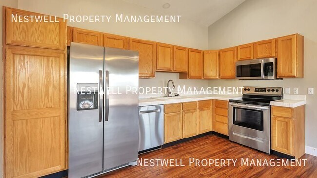 Building Photo - 423 E Selina Ln