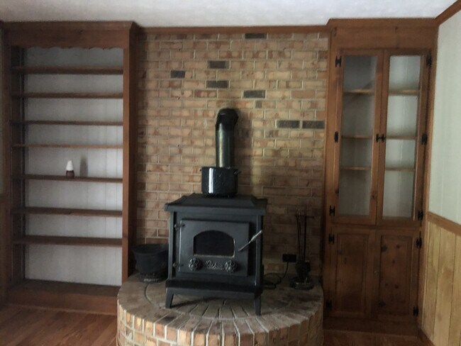 Foto del edificio - AVAILABLE 7/18/2025 - 4 bedroom house in P...