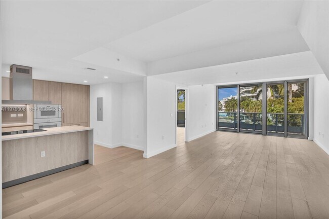 Building Photo - 9201 E Bay Harbor Dr