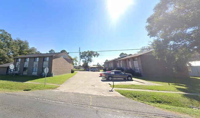 Foto del edificio - 1305 E Bayou Rd