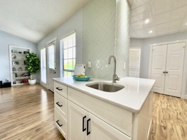 Foto del edificio - Fully renovated executive home