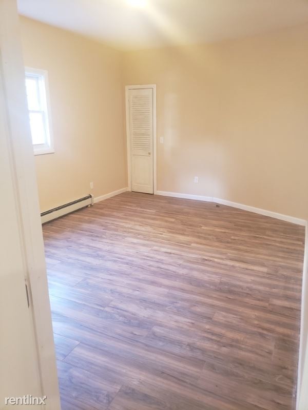 Building Photo - 3 br, 1 bath Apartment - 4 Colley St 1 Unit 1