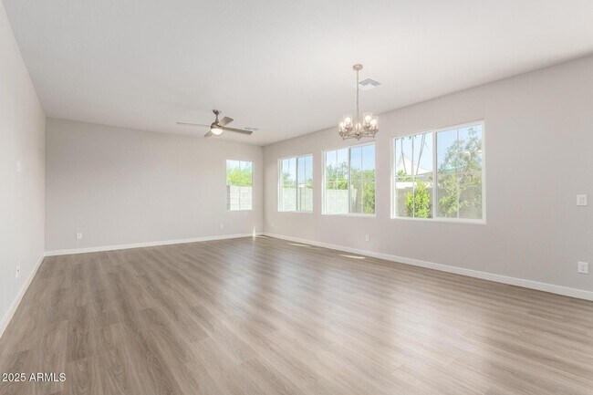 Foto del edificio - 1531 W Sierra Vista Dr