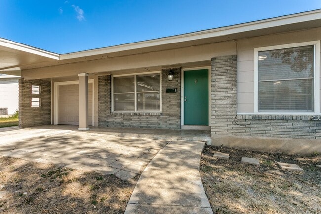 Building Photo - RENOVATED 3-BEDROOM HOME IN RIDGEVIEW