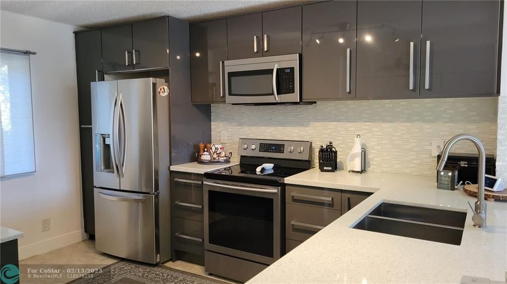 Foto principal - 4815 NW 22nd St