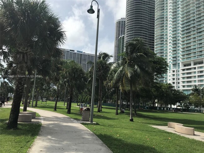 Foto del edificio - 1800 N Bayshore Dr