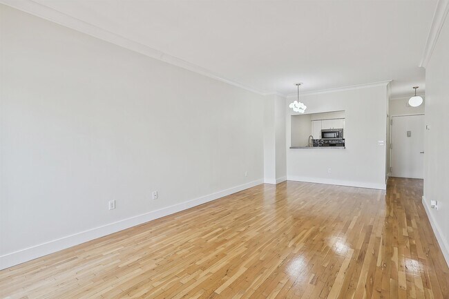 Building Photo - 205 10th St