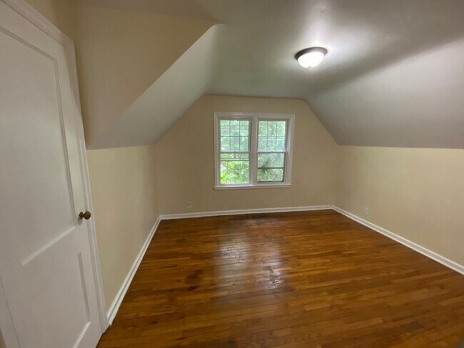 Building Photo - 1330 N Meade