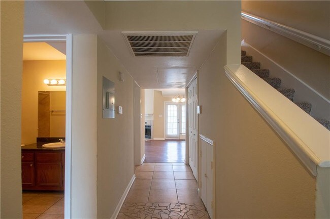 Foto del edificio - 9601 Forest Ln