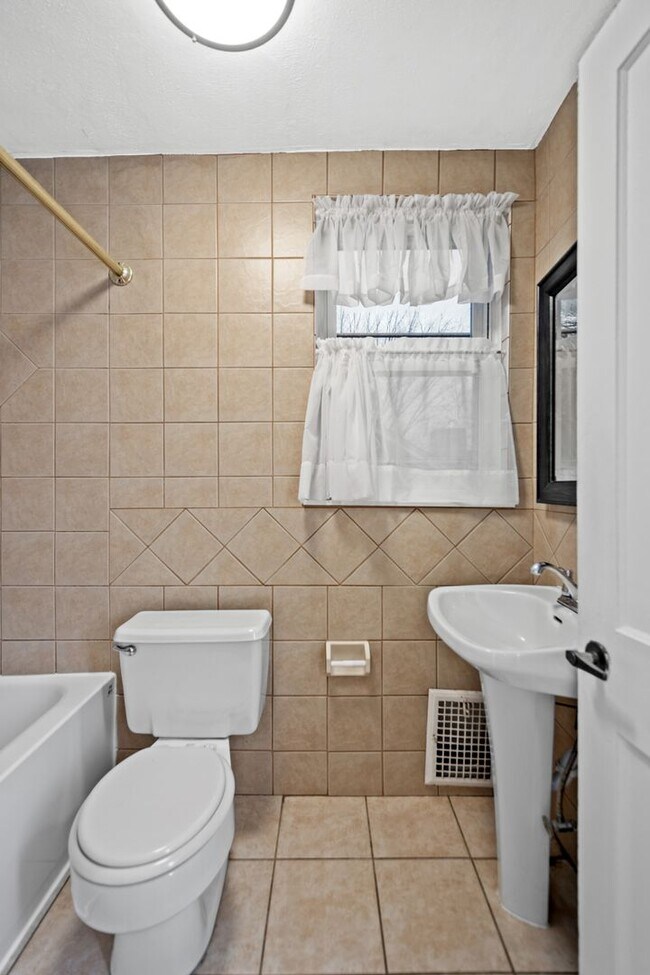 Foto del edificio - Stunning 3 bedroom home in Verona available April 15!