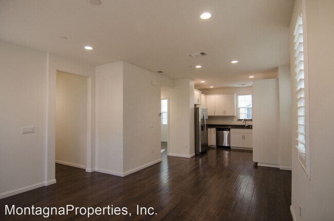 Building Photo - 4 br, 3 bath House - 3208 Pyramid Way