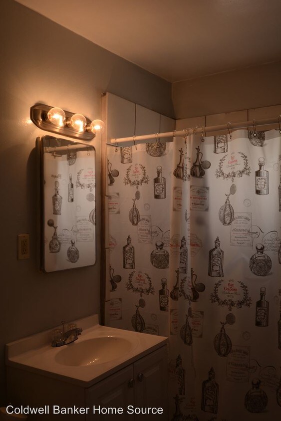 Building Photo - 421 Juniper St