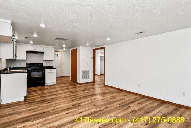 Foto del edificio - 2518 N Weller Ave