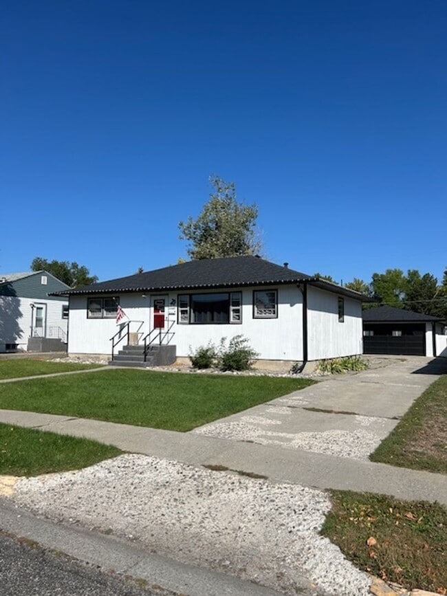Building Photo - 1719 Yellowstone Ave