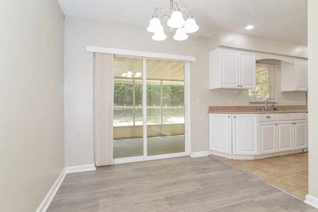 Building Photo - 270 Crestview Dr