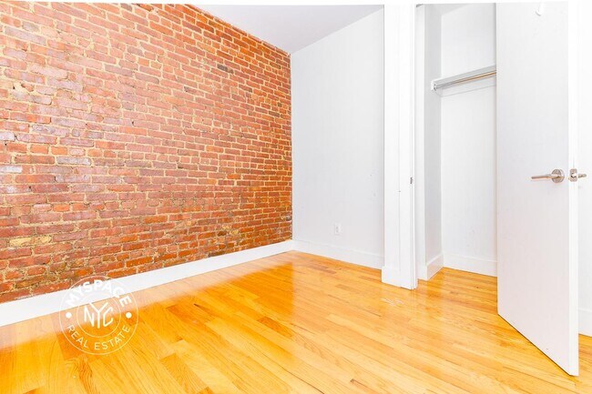 Foto del edificio - 1819 Beverley Rd