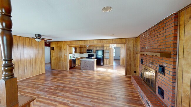 Building Photo - 1201 N 154th E Ave