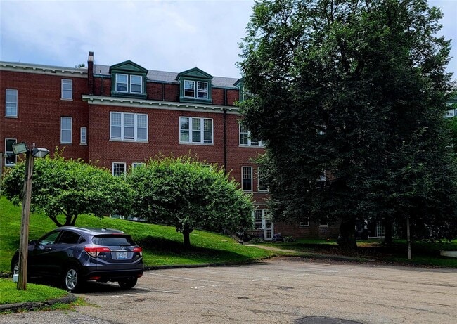 Building Photo - 1402 Villa Dr