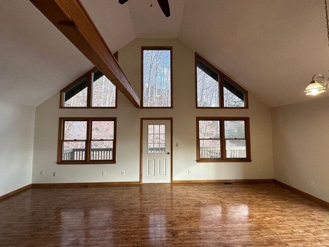 Building Photo - Beautiful Mountain Home with Long Range Vi...