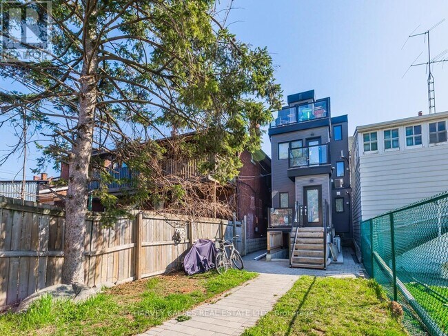 Photo du bâtiment - 160 Lansdowne Ave