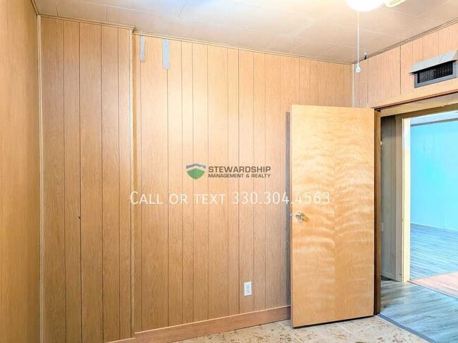 Building Photo - 139 Canal St W