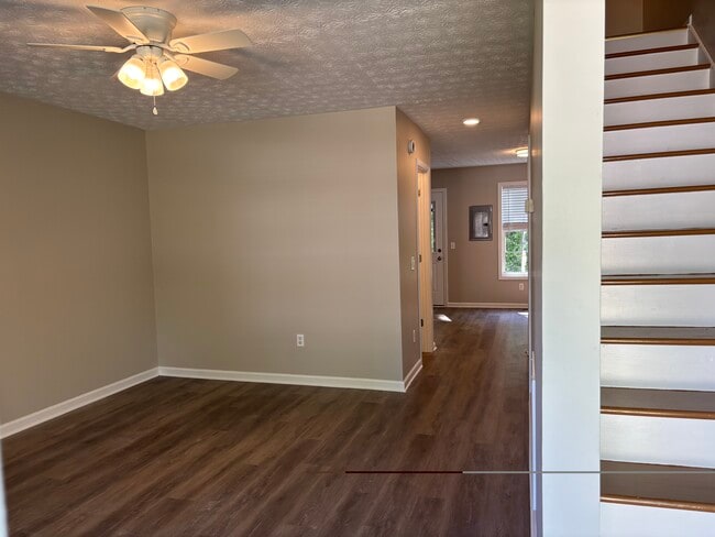 Building Photo - 97 Lily Dr